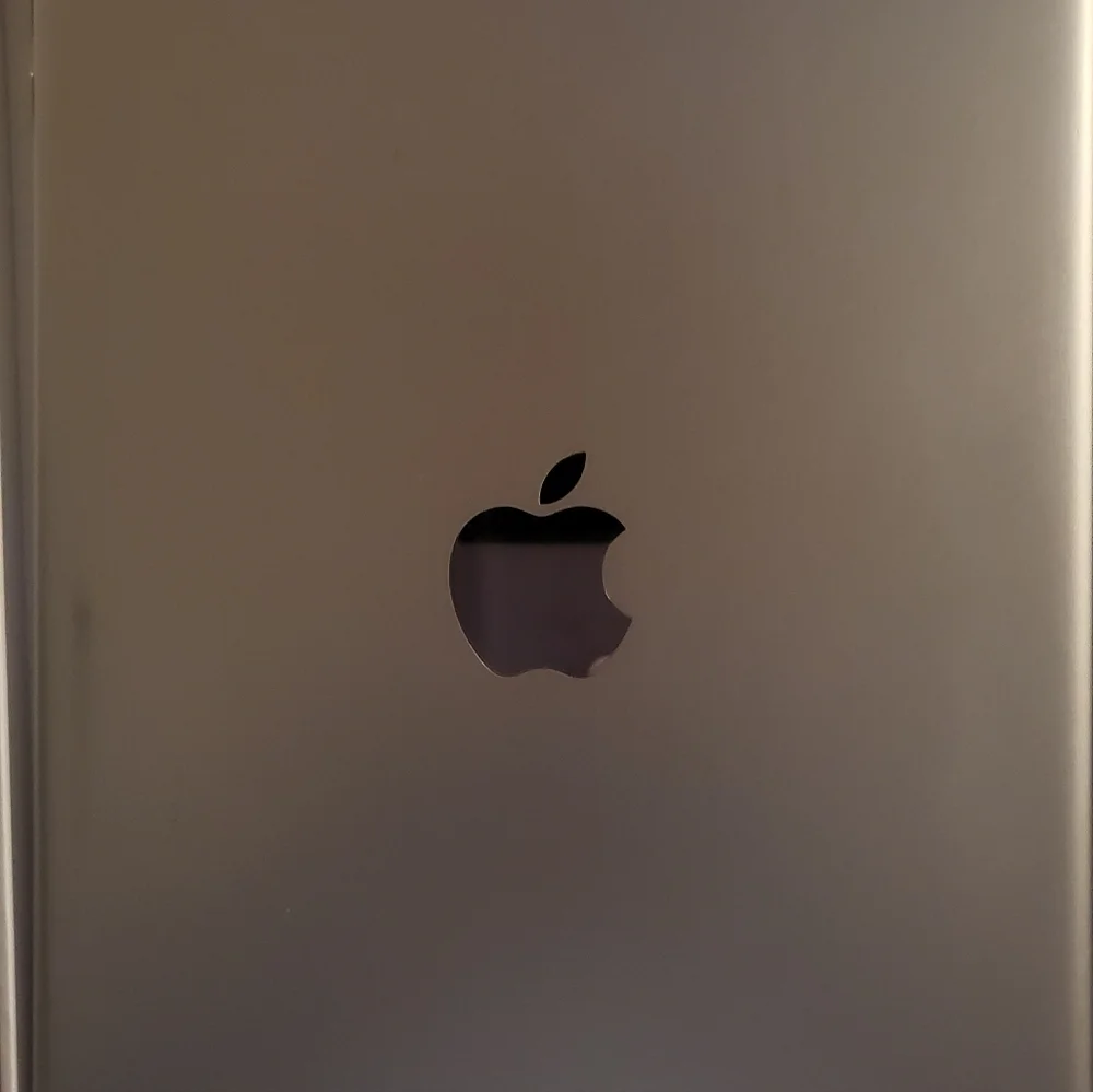 IPAD 5TH GENERATION with Protective Case